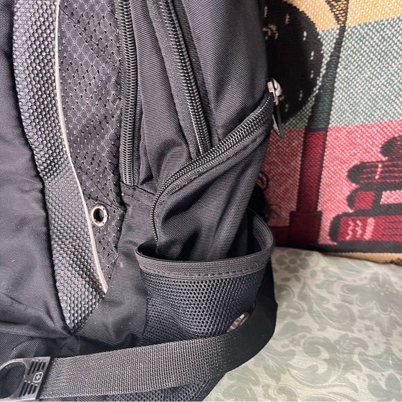 Swiss Gear Laptop BackPack 18.5 inch - Picture 6 of 10